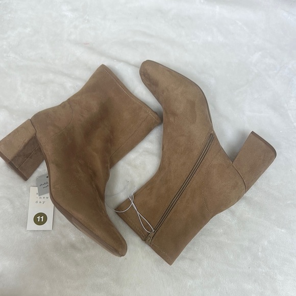 A New Day Brown Heeled Boots with Chunky Block Heel - Picture 1 of 10